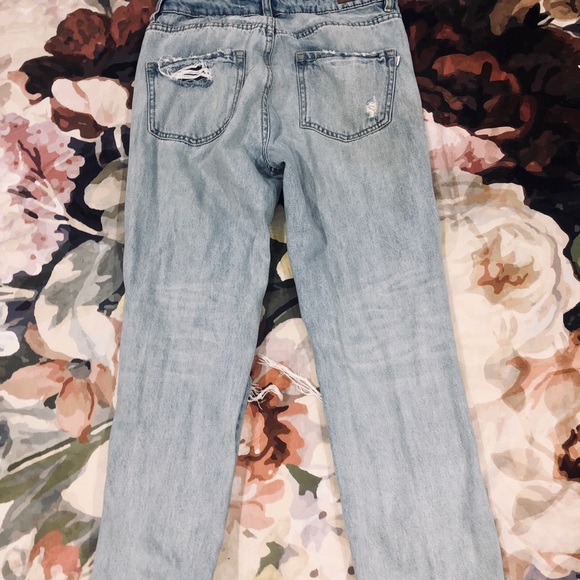 Mom Jeans - Picture 4 of 4